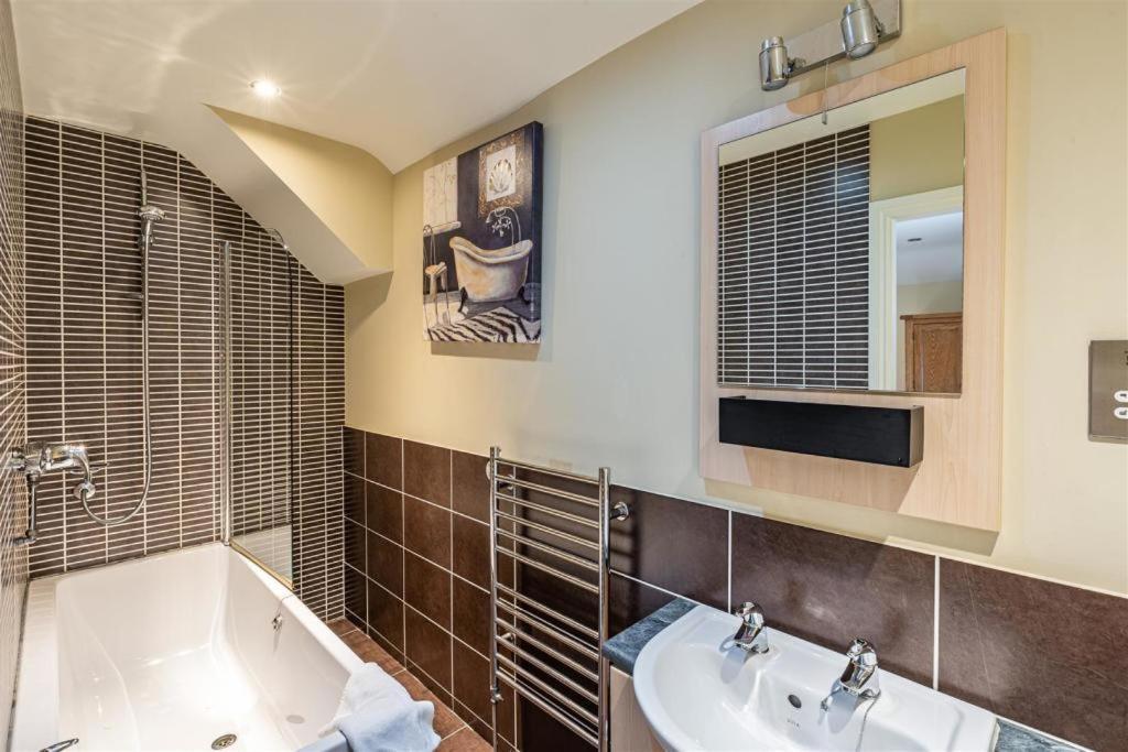 The Brantwood Hotel Penrith Extérieur photo