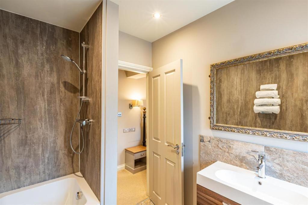 The Brantwood Hotel Penrith Extérieur photo